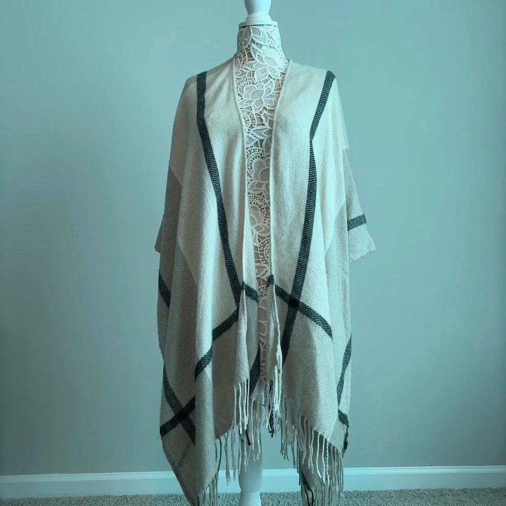 Three Dots Miranda Plaid Cashmere Blend Fringe Wrap Poncho Shawl OSFM Cream Tan